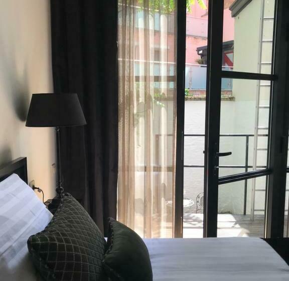 سوییت لوکس, B In Antwerp