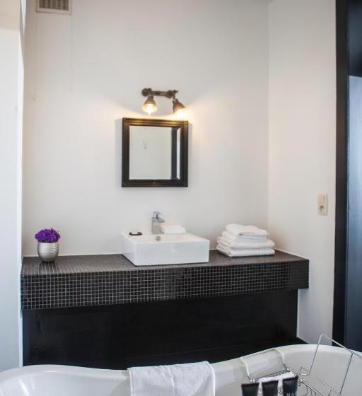 اتاق لوکس, B In Antwerp