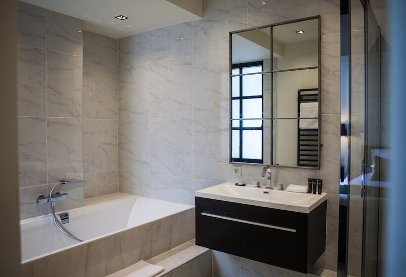 اتاق لوکس, B In Antwerp