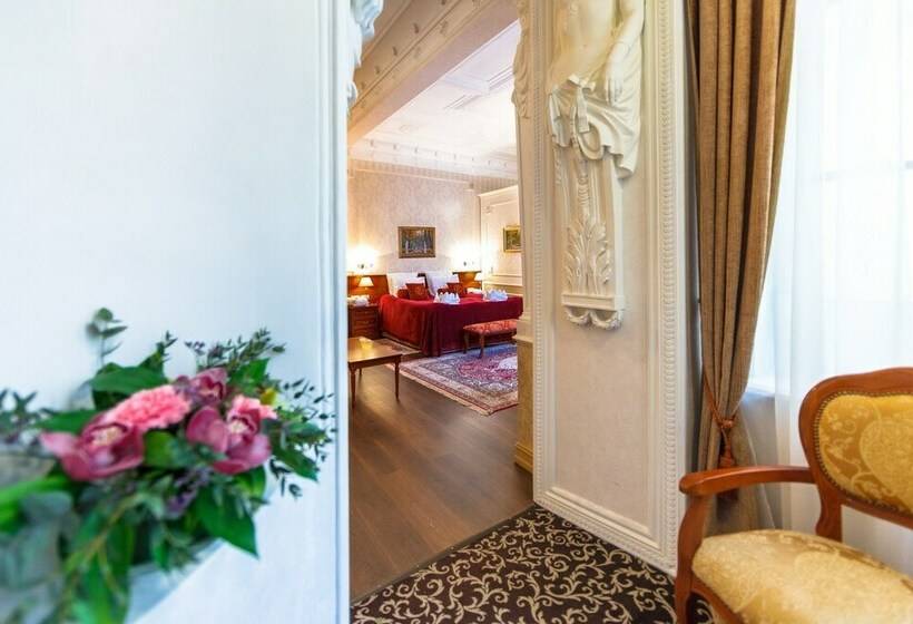 غرفة ديلوكس ثلاثية, Ekaterina