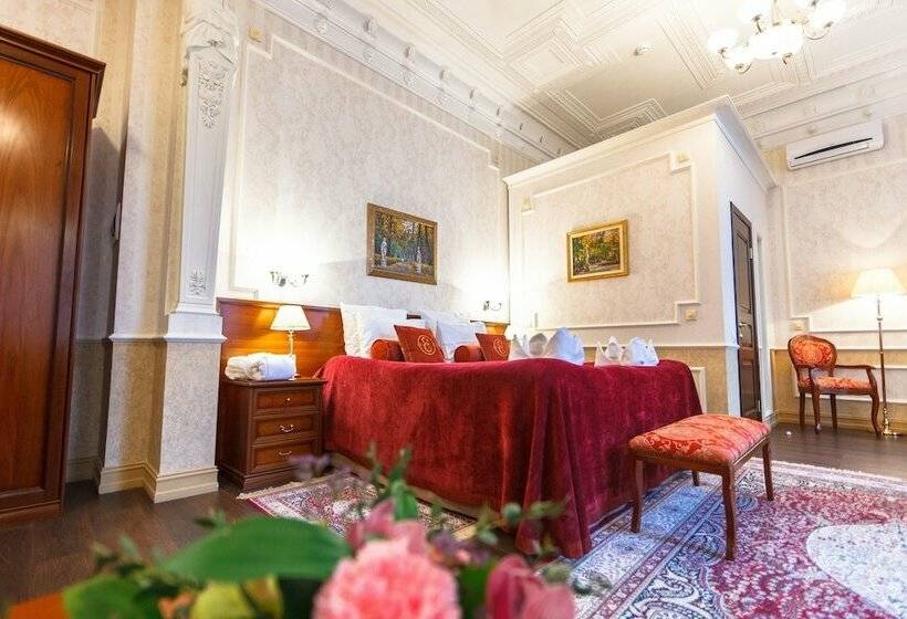 غرفة ديلوكس ثلاثية, Ekaterina