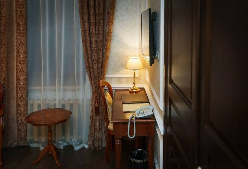 غرفة ديلوكس ثلاثية, Ekaterina