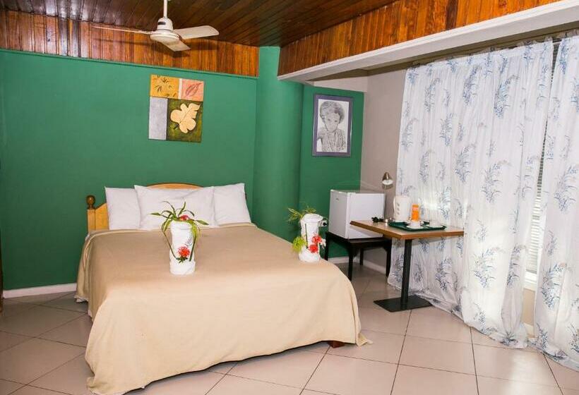 豪华房间, The Hideaway