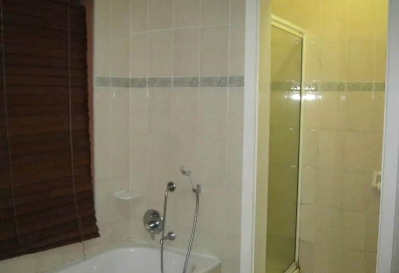 اتاق لوکس, The Hideaway