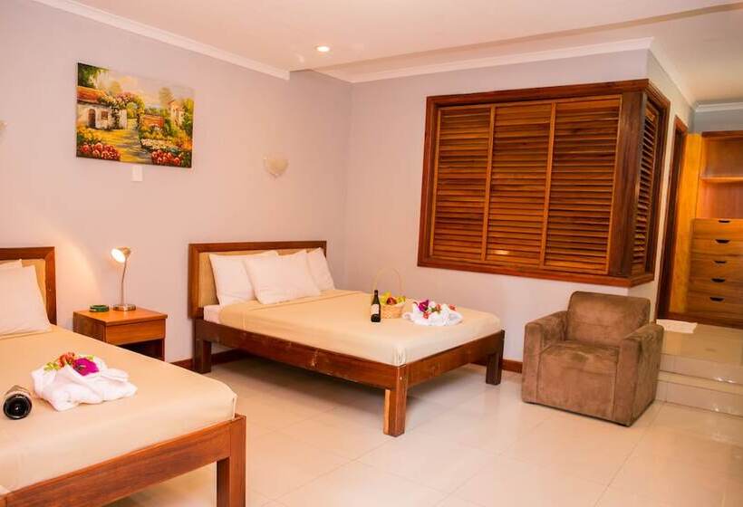 디럭스 룸, The Hideaway