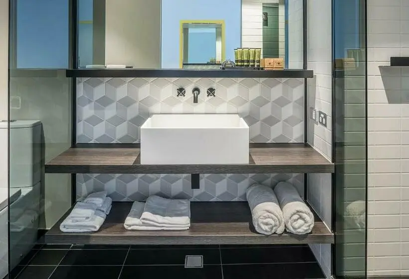 Deluxe Suite King Bed, Peppers Docklands