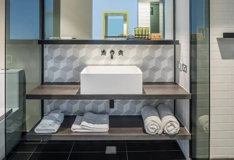 Deluxe Suite King Bed, Peppers Docklands