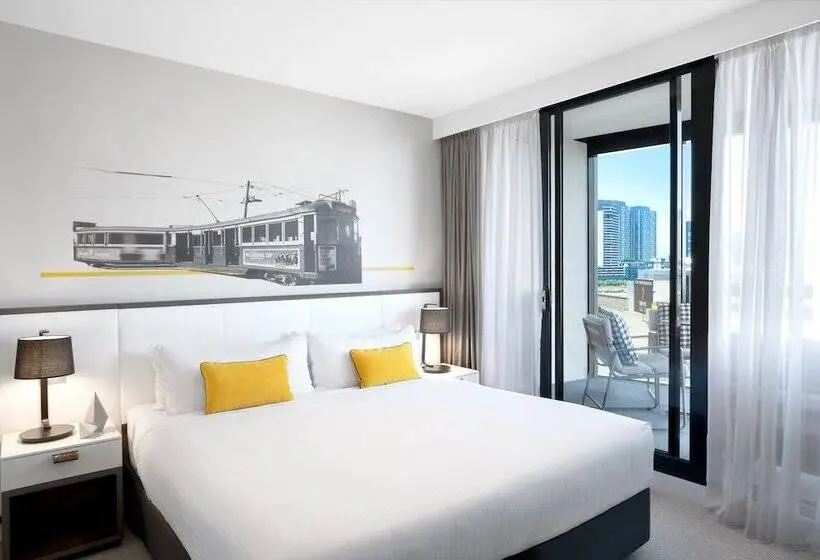 Deluxe Suite King Bed, Peppers Docklands