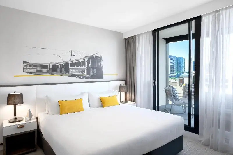 Deluxe Suite King Bed, Peppers Docklands