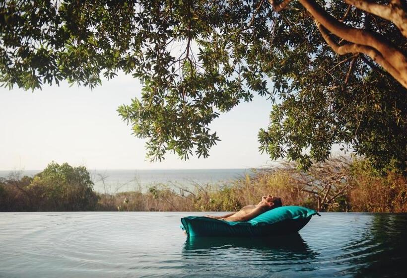 וילה עם חדר שינה אחד ובריכת שחיה, Qambani Luxury Resort