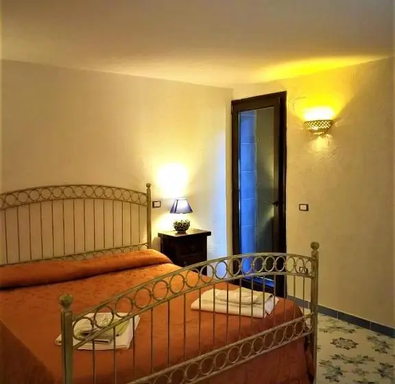 Perhehuone, Residenza Villa Spagnola