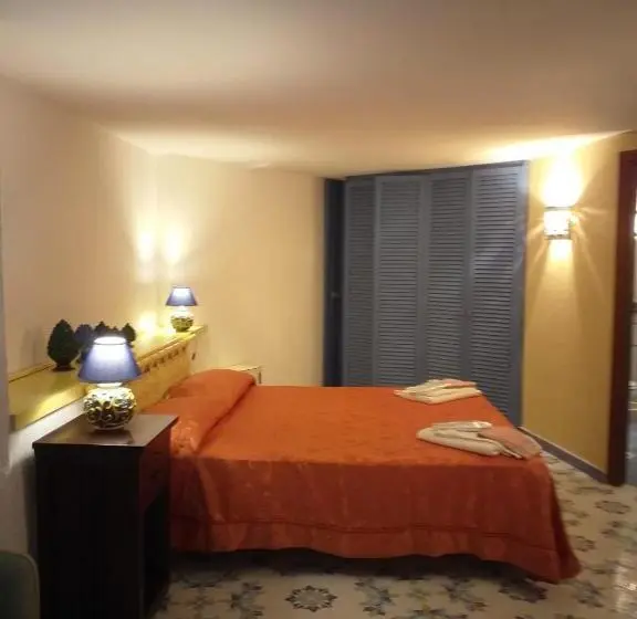Perhehuone, Residenza Villa Spagnola