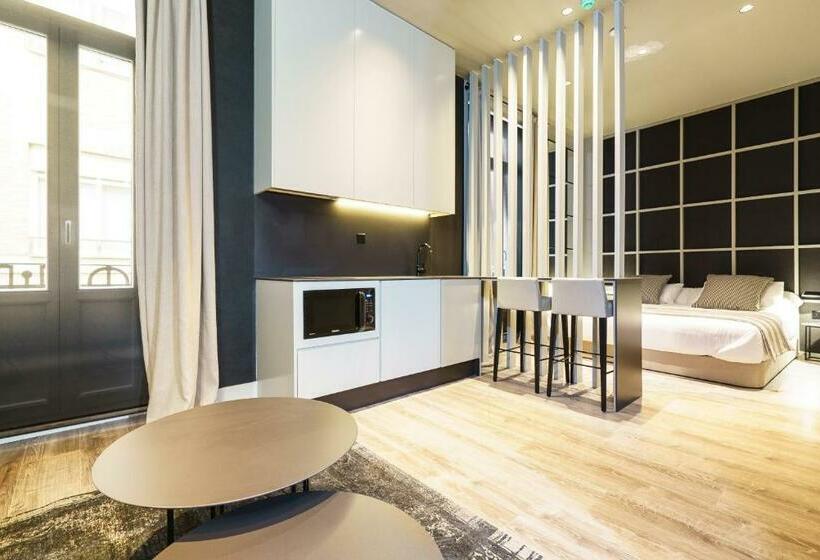 جناح بريميوم, The Valentia Cabillers