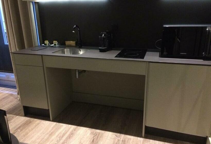 جناح بريميوم, The Valentia Cabillers