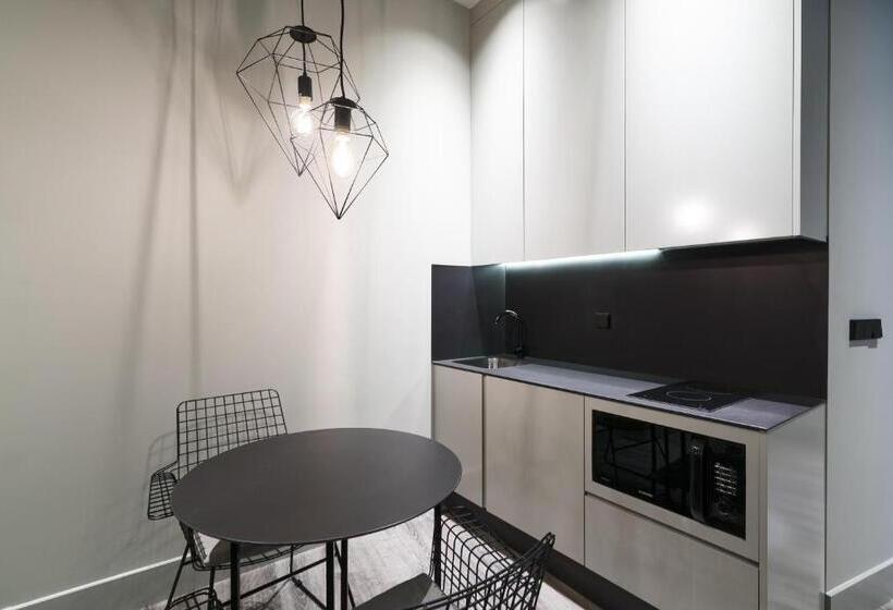 جناح كلاسيكي, The Valentia Cabillers