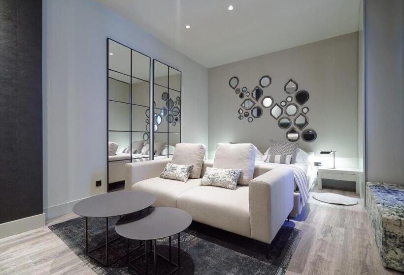 جناح كلاسيكي, The Valentia Cabillers