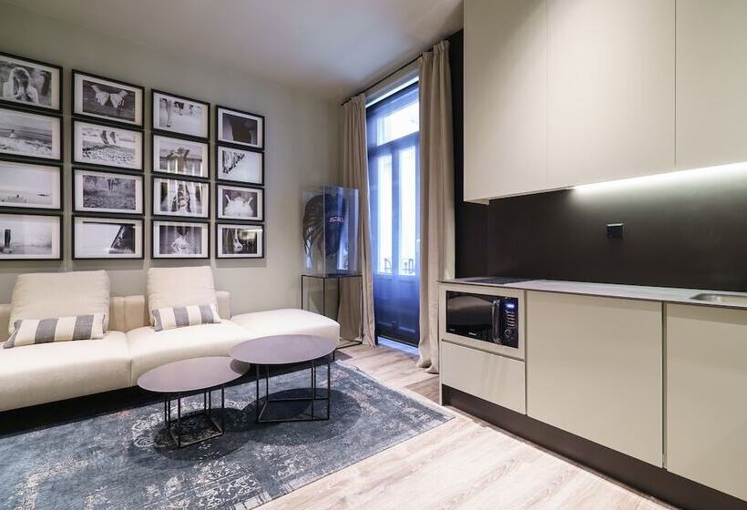 جناح بريميوم, The Valentia Cabillers