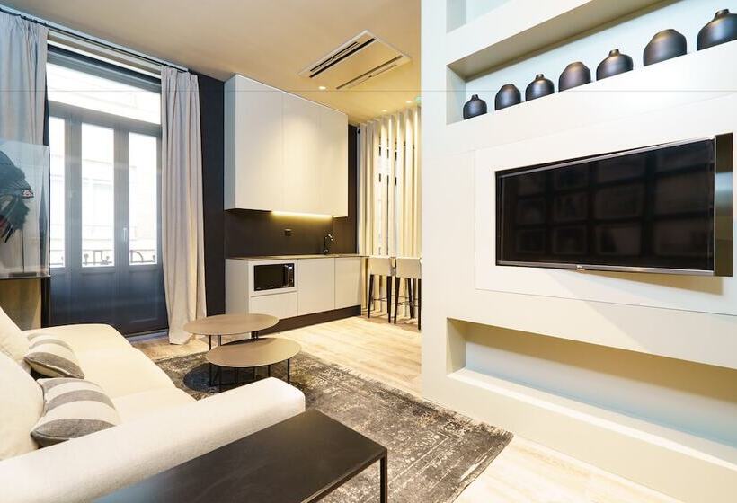 جناح بريميوم, The Valentia Cabillers