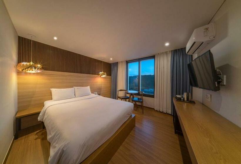 Cameră Standard cu Vedere la Munte, Two Y