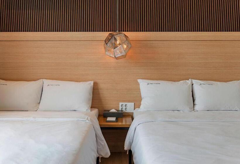 Suite cu Vedere la Munte, Two Y