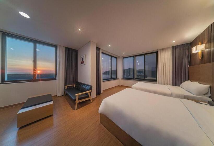 Deluxe Suite Sea View, Twoy