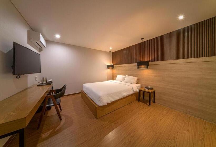 Suite Familiar, Two Y