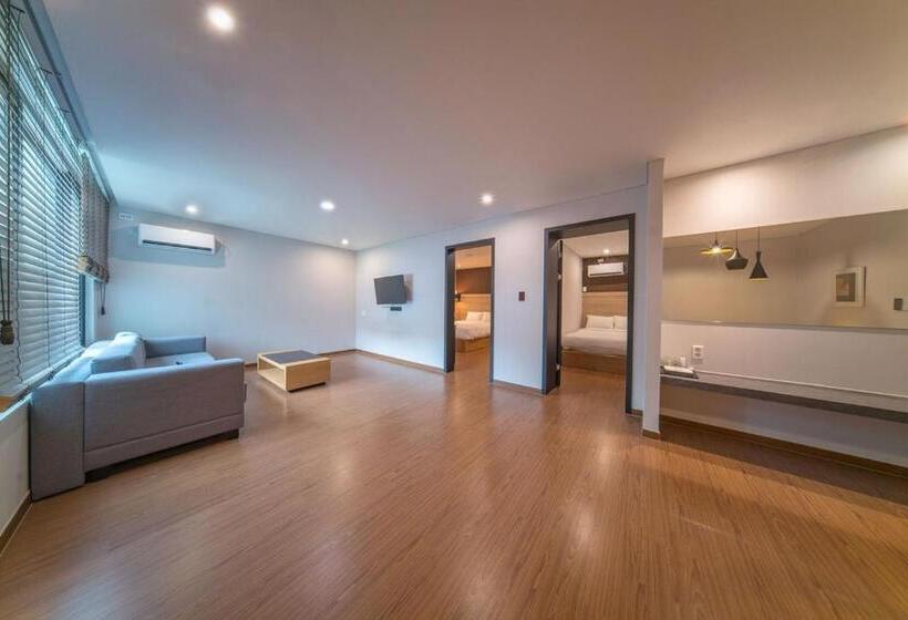 Suite Familiar, Two Y