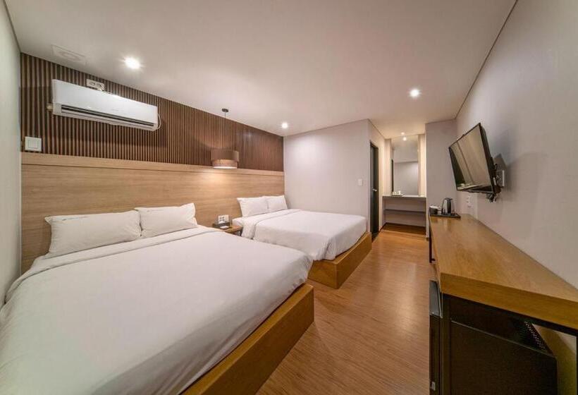 Suite Familiar, Two Y