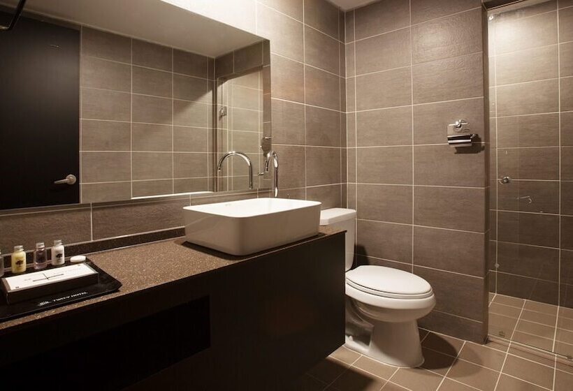 Suite Familiar, Two Y