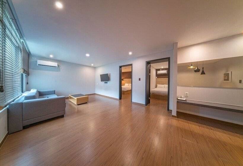 Suite Familiar, Two Y