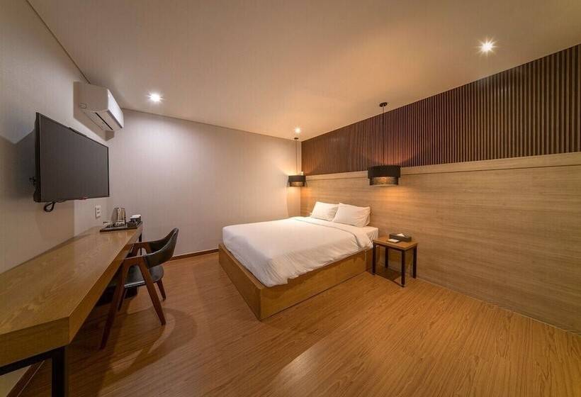 Suite Familiar, Two Y