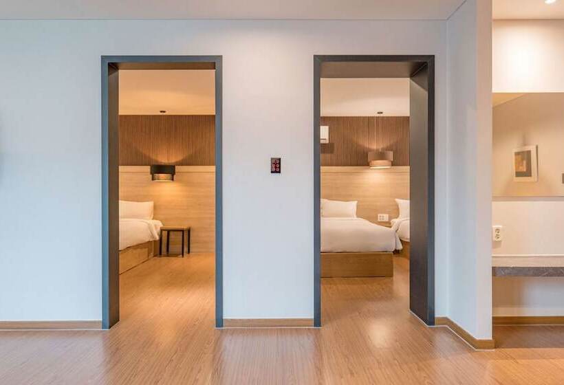 Suite Familiar, Two Y