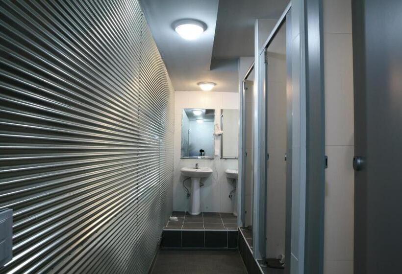 ルームシェアのワンベッド, Mido Hostel