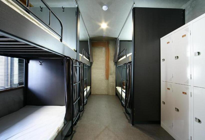 ルームシェアのワンベッド, Mido Hostel