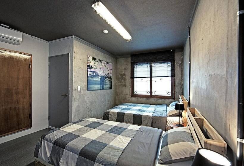 スタンダードトリプルルーム, Mido Hostel