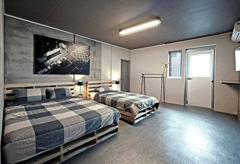 テラス付スタンダードルーム, Mido Hostel