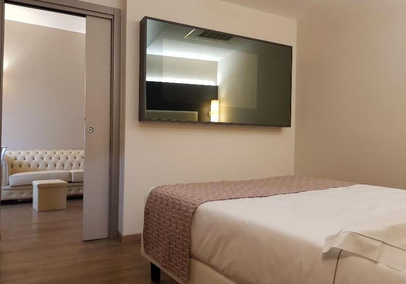 ルームシェアのワンベッド, Mido Hostel