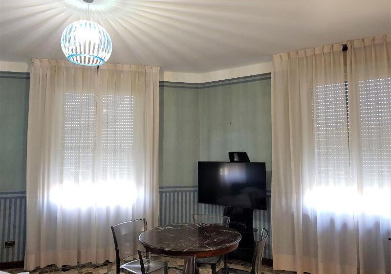 ルームシェアのワンベッド, Mido Hostel