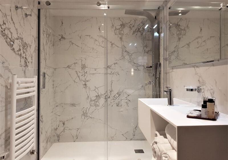 ルームシェアのワンベッド, Mido Hostel