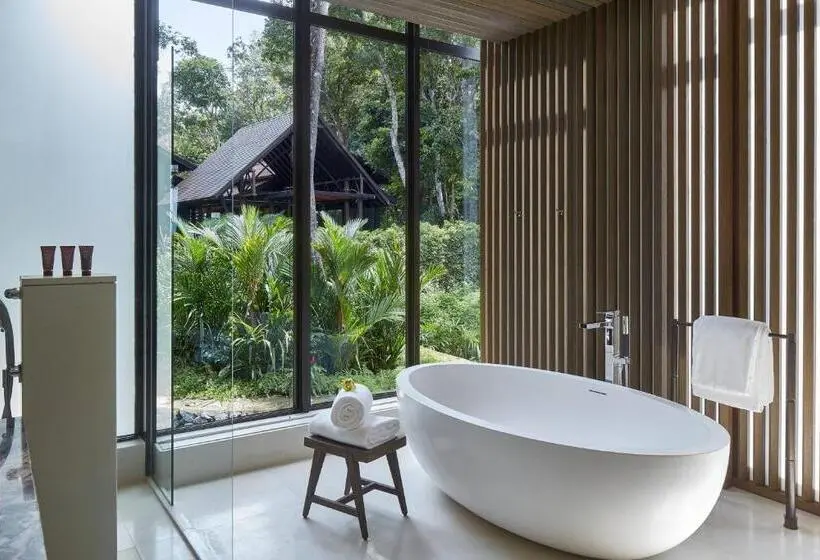 اتاق لوکس با تخت بزرگ, The Ritz Carlton, Langkawi