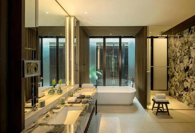 Номер Deluxe, The Ritz Carlton, Langkawi
