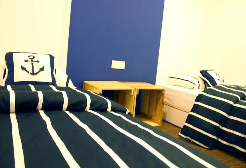 스탠다드 룸 공동 욕실, Roof Talk Theme Hostel