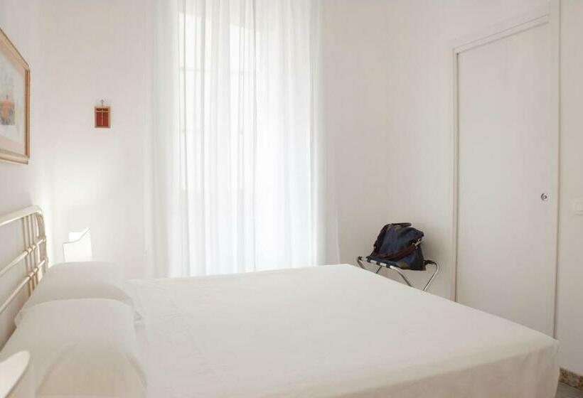 이코노미 룸, Il Palazzetto