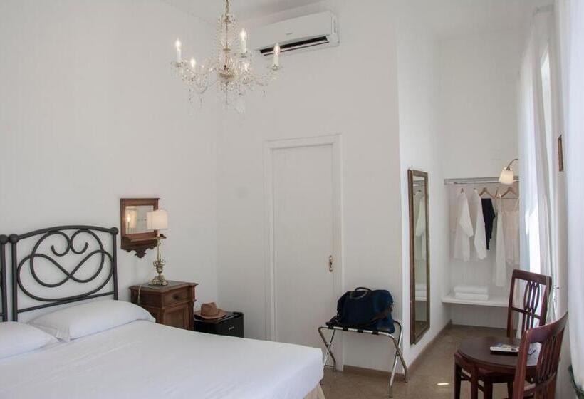 Cameră Standard, Il Palazzetto