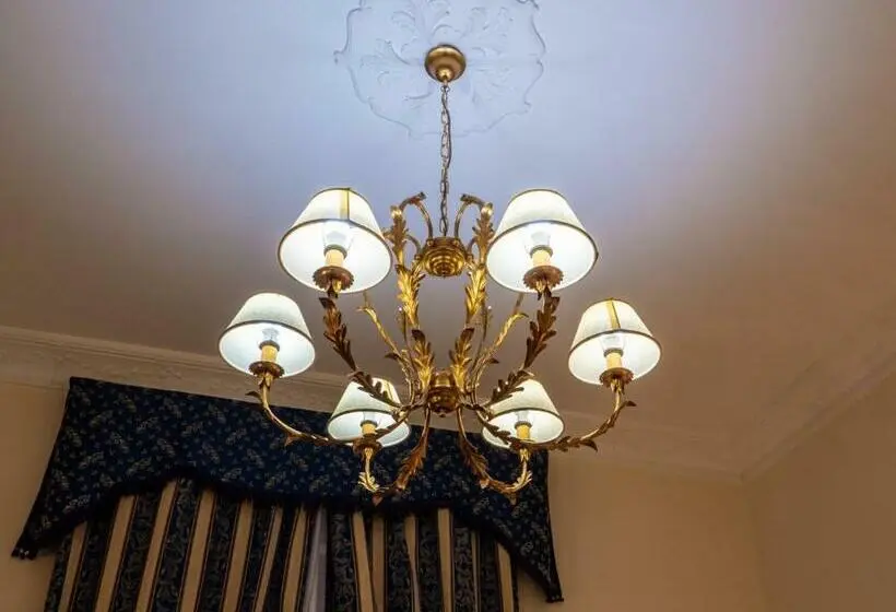 اتاق استاندارد, Caroline Suite