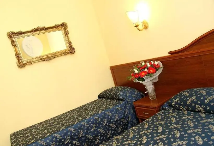 اتاق استاندارد سه نفره, Caroline Suite