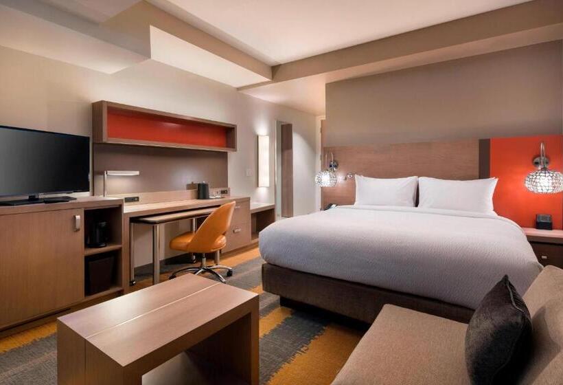 חדר סטנדרט עם מיטת קינג, Courtyard By Marriott Phoenix Downtown