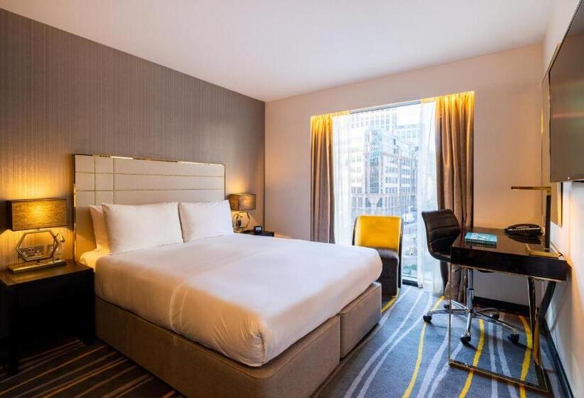 اتاق سوپریور, Saint London