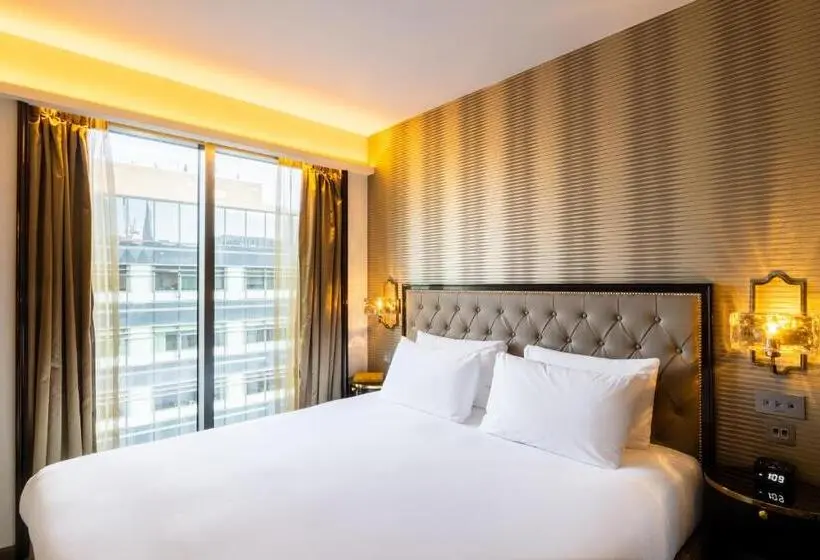 سوییت جونیور, Saint London