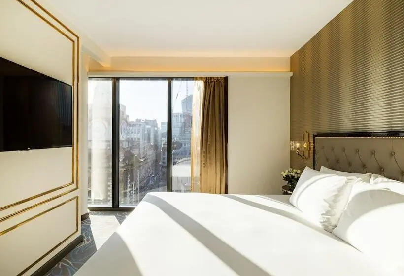 سوییت جونیور, Saint London